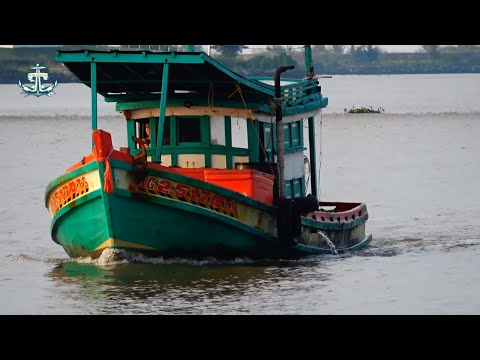 Video Buổi Sáng Ghe Lưới Ghẹ Vô Bến Tấp Nập Tại Thành Phố Hà... - youtube