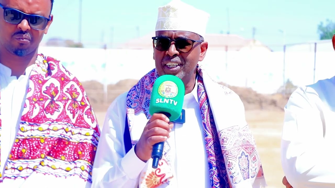 Ag. guud ee wasarada  ciyaaraha oo kormeeray dibu-dhiska garoonka kubada cagta ee Borama..........