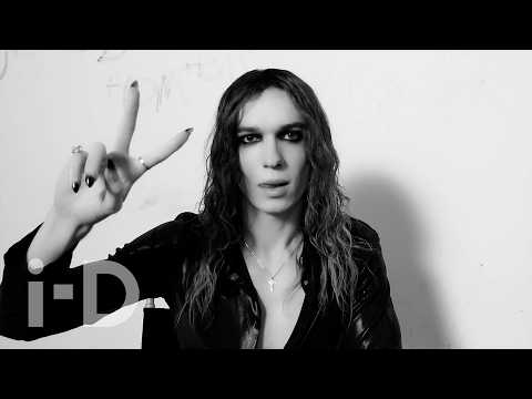 2hollis partage ses obsessions musicales surprenantes, les chansons qu'il aurait aimé écrire, et ...