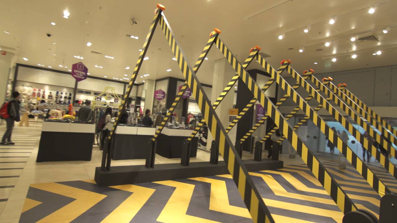 Modebelofte 2016 – ‘Adaptive Traveler’ in de Bijenkorf Eindhoven