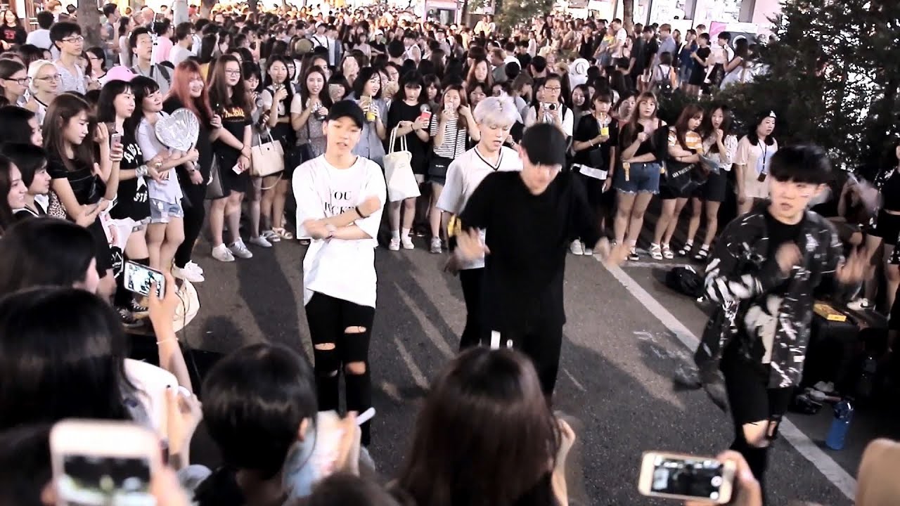 홍대 거리를 콘서트장으로 만들어버린 ATK (걷고싶은거리 버스킹)