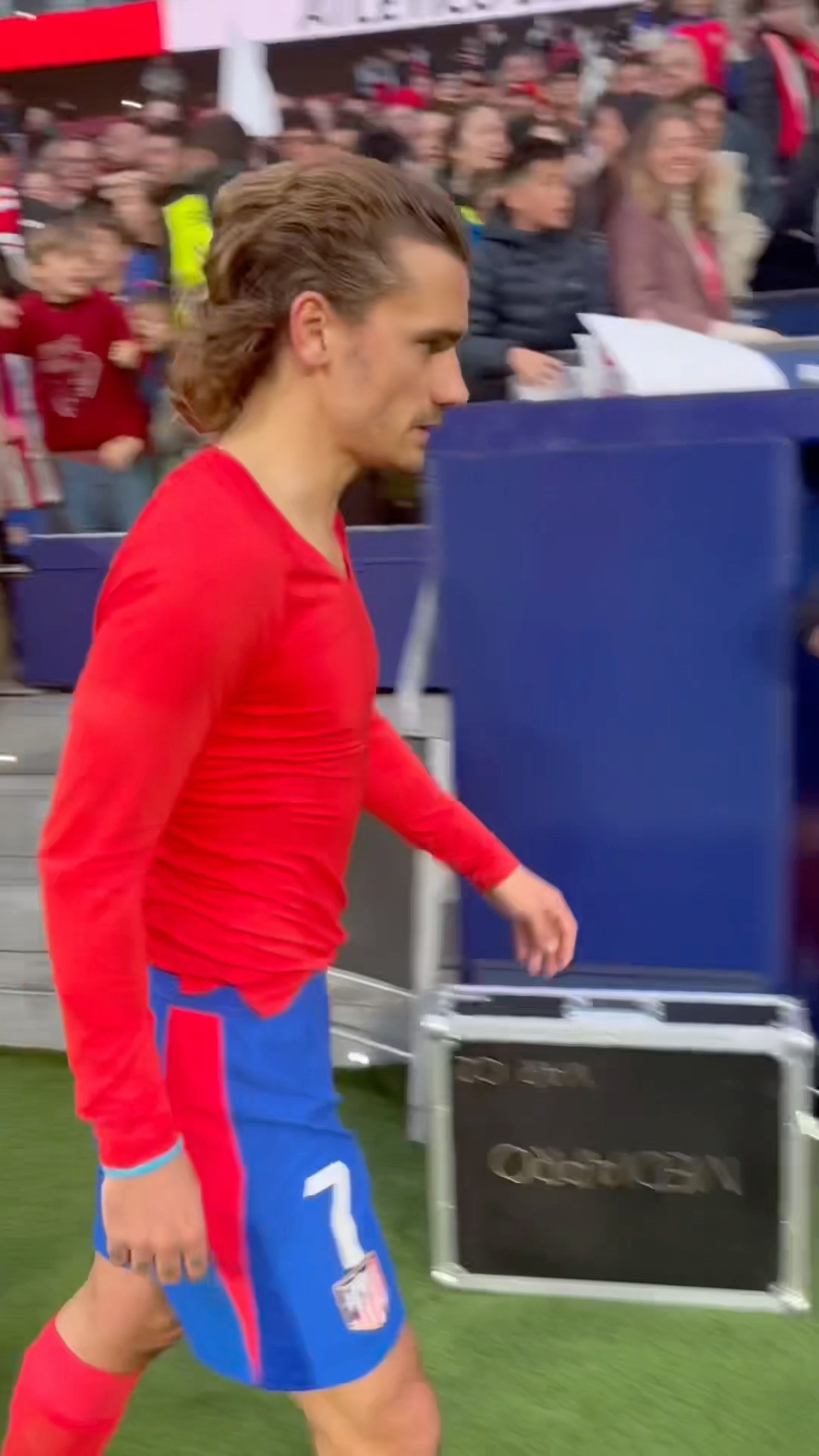A special gift by GRIEZMANN and BAENA ?