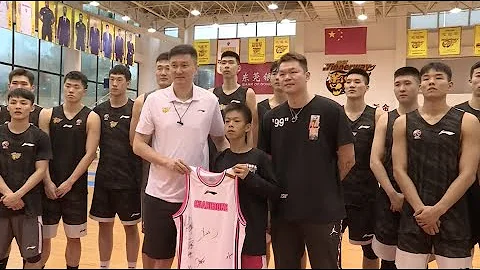 One-armed Chinese Basketball Teen Invited to Visit Professional Club - DayDayNews