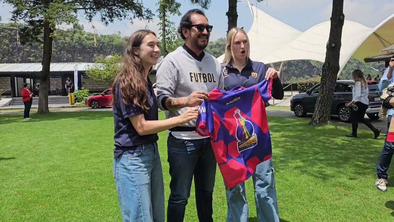 Pumas: Silvana Flores y Angelina Hix convivieron con algunos aficionados en La Cantera 