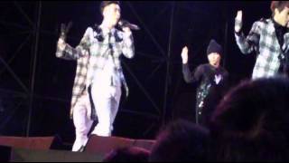 20111124 JPM 高雄聖誕演唱會 夢時代 演唱-那不是雪中紅