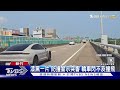 騎電動滑板車夜闖台68線 遭撞飛翻滾重摔｜TVBS新聞 @TVBSNEWS02