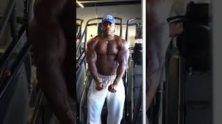 stage wt: 201.3lbs., post-show wt: 212.5lbs