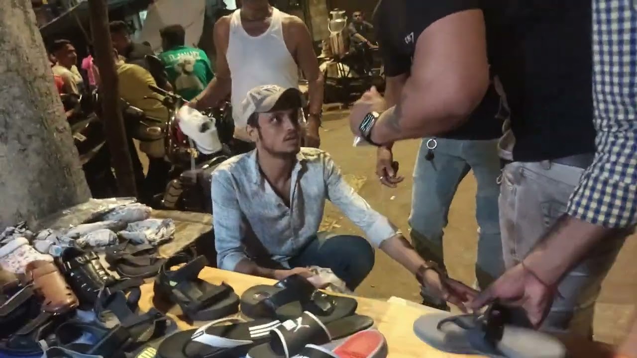 Dedh Galli Street Shoes Market | Grant Road