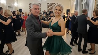 Zaśmiej Się Ze Mną Gdy Muzyka Gra, Świat Od Razu Jest Lepszy