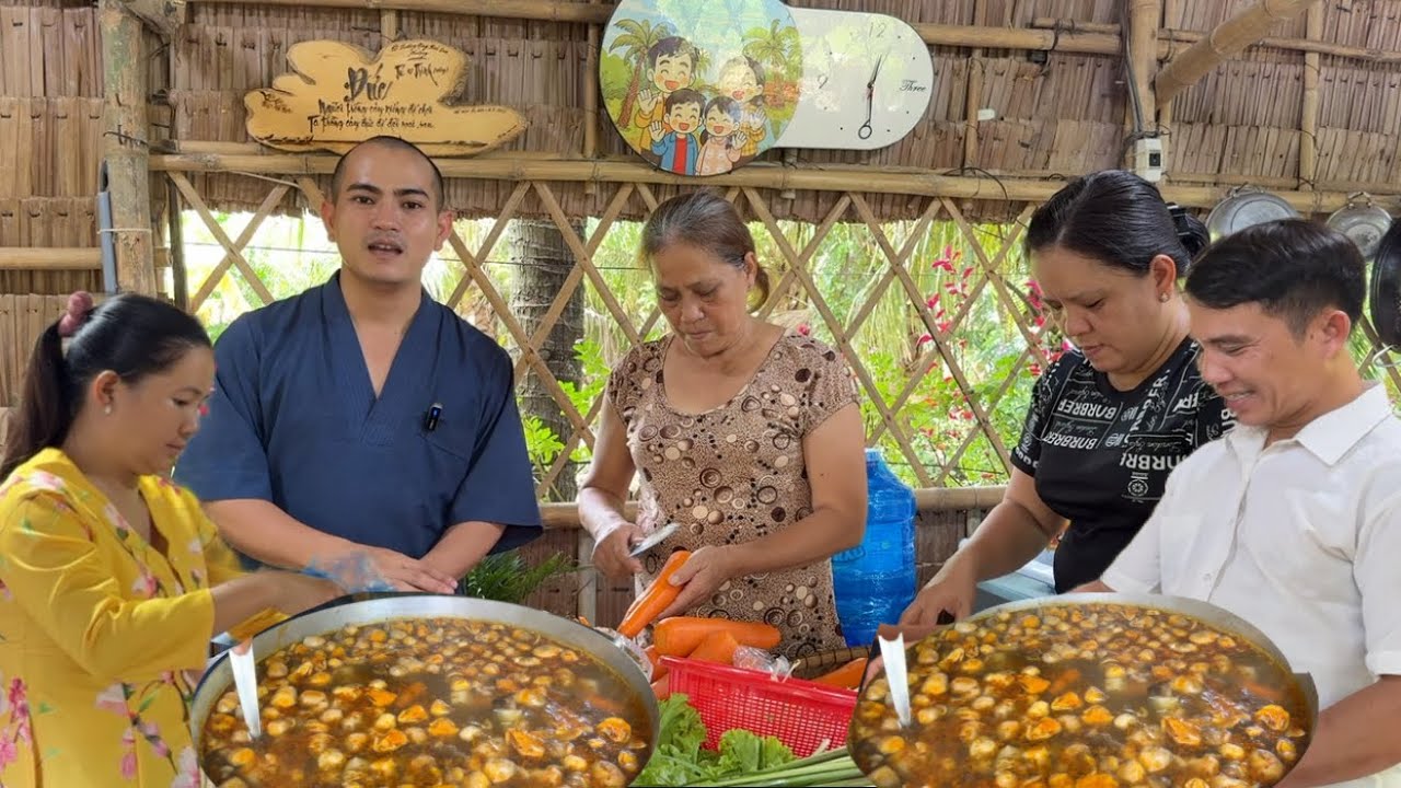 Thầy Lâm Về Lại Quê Hương Thăm Cha Mẹ Cùng Gia Đình Nấu Món Bún Huế Chay | Bếp Chay Thầy Lâm 