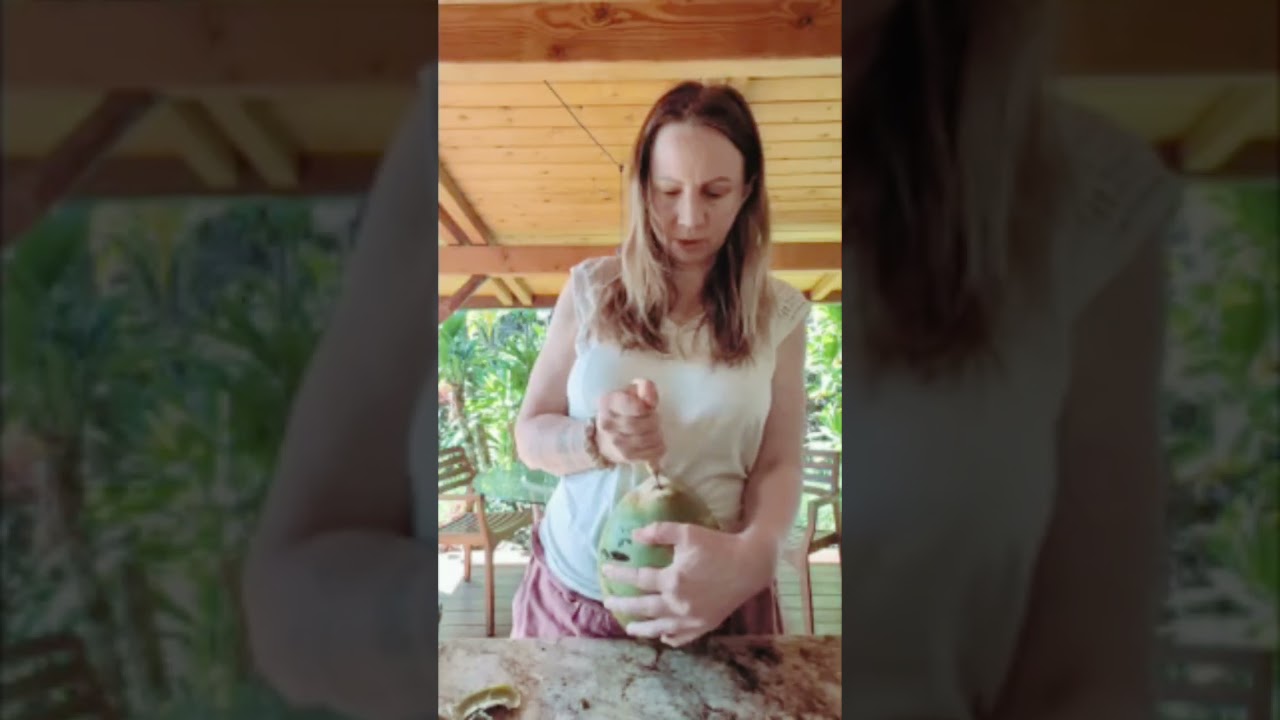 How to open a coconut with a small Sámi knife