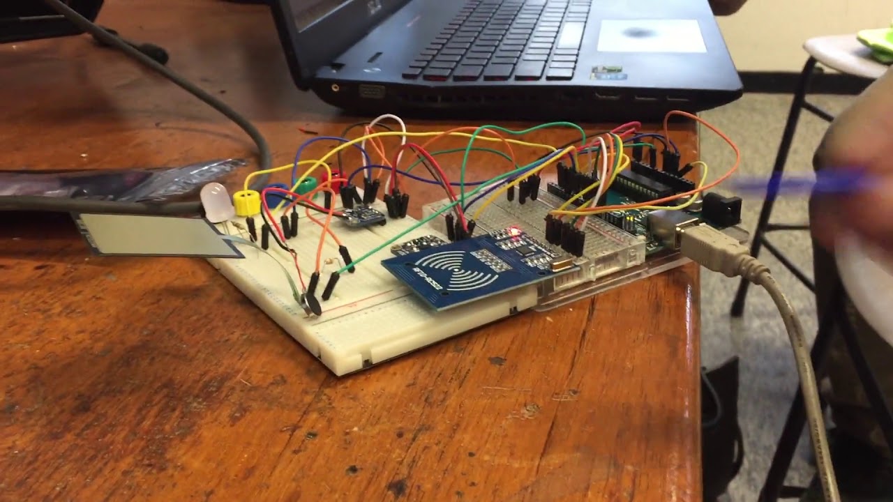 CIO Group Project - RFID reader test with circuit - YouTube