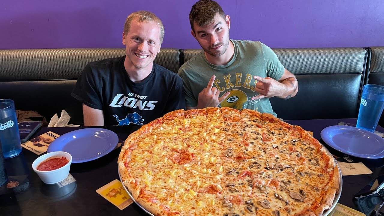 TEAMING UP WITH A GREEN BAY PACKERS FAN ON A 30'' PIZZA CHALLENGE!