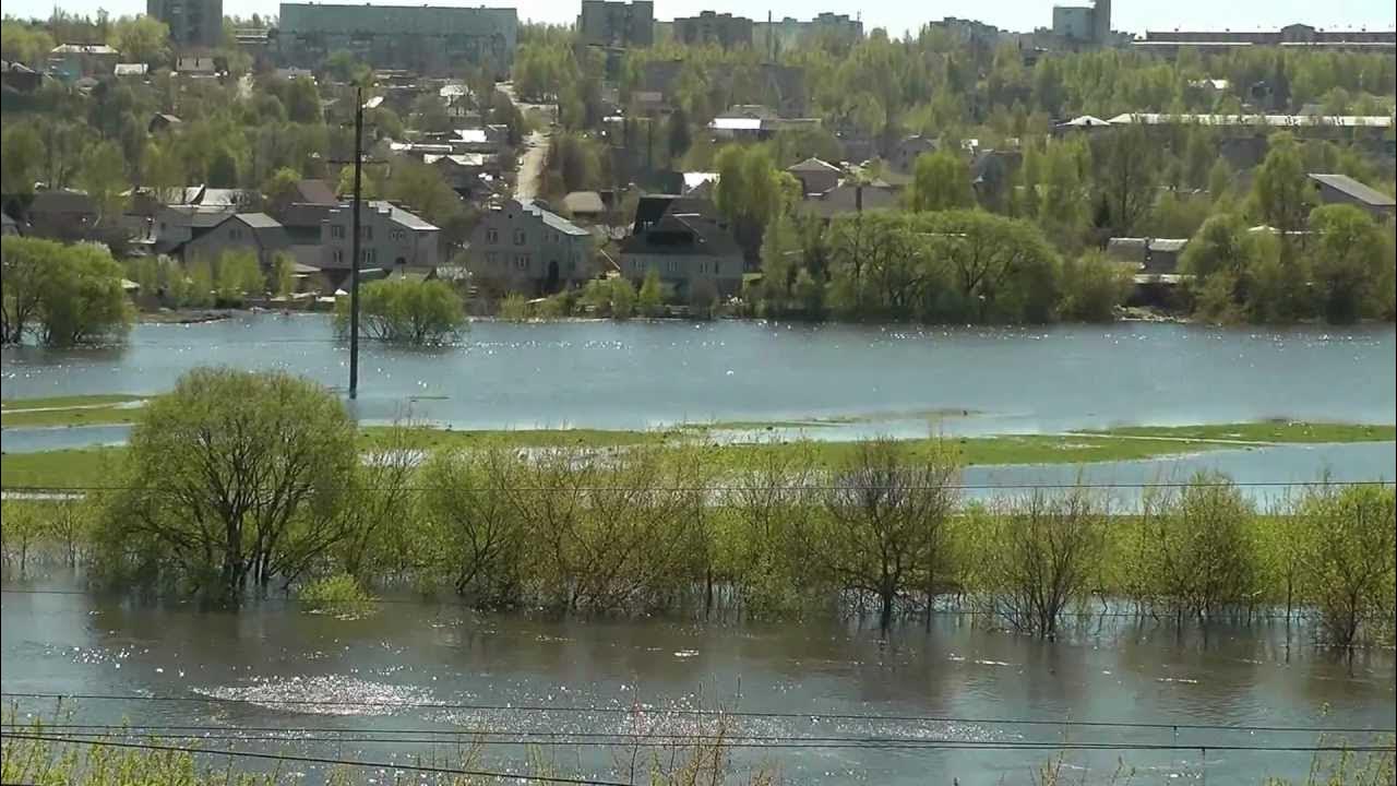 Уровень воды в днепре смоленск сегодня. Днепр разлив Смоленск набережная. Река Днепр Смоленск. Разлив Днепра в Смоленске. Разлив Днепра в Смоленске в 1994.