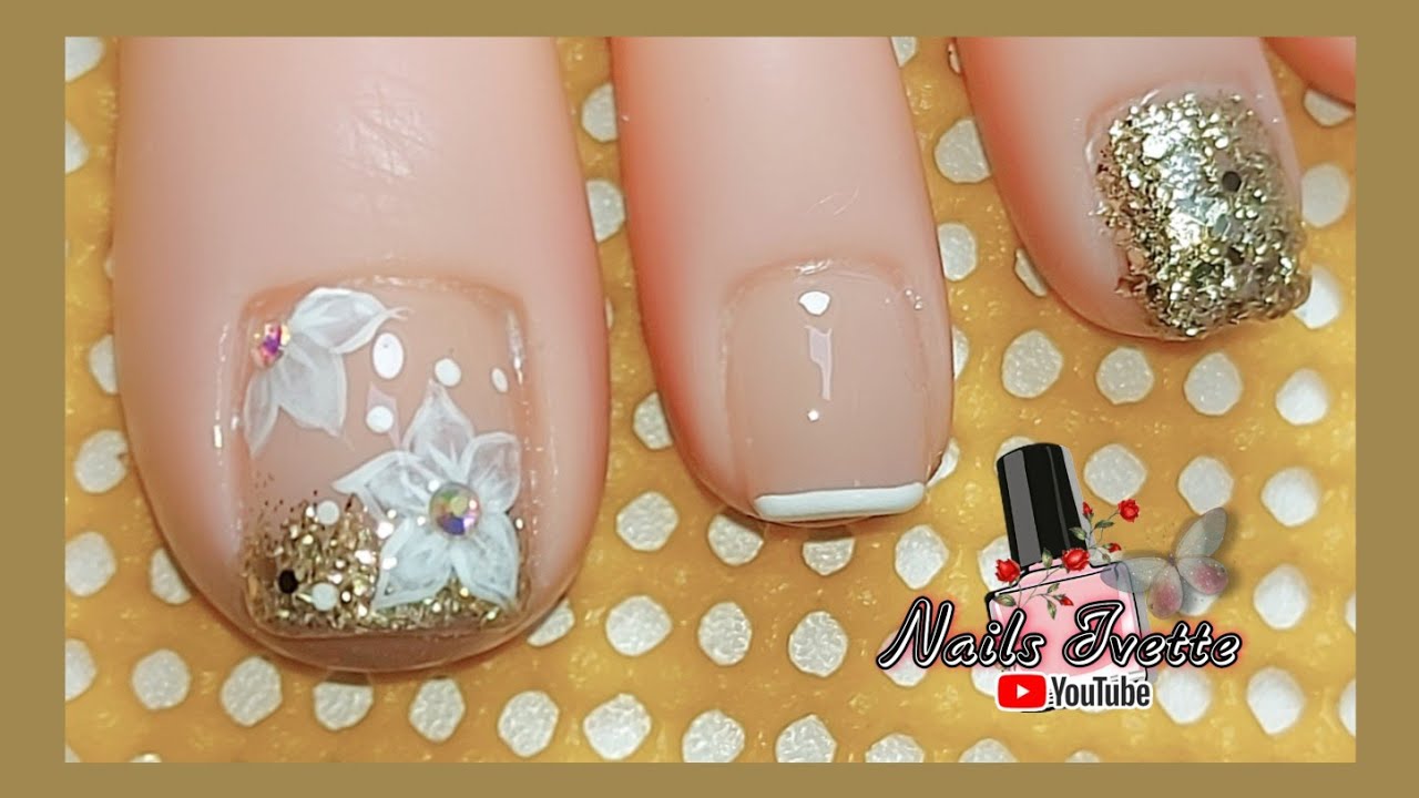 Uñas decoradas dorado y blanco / Diseño de uñas pie flores blanca /  Decoración de uñas francés - YouTube