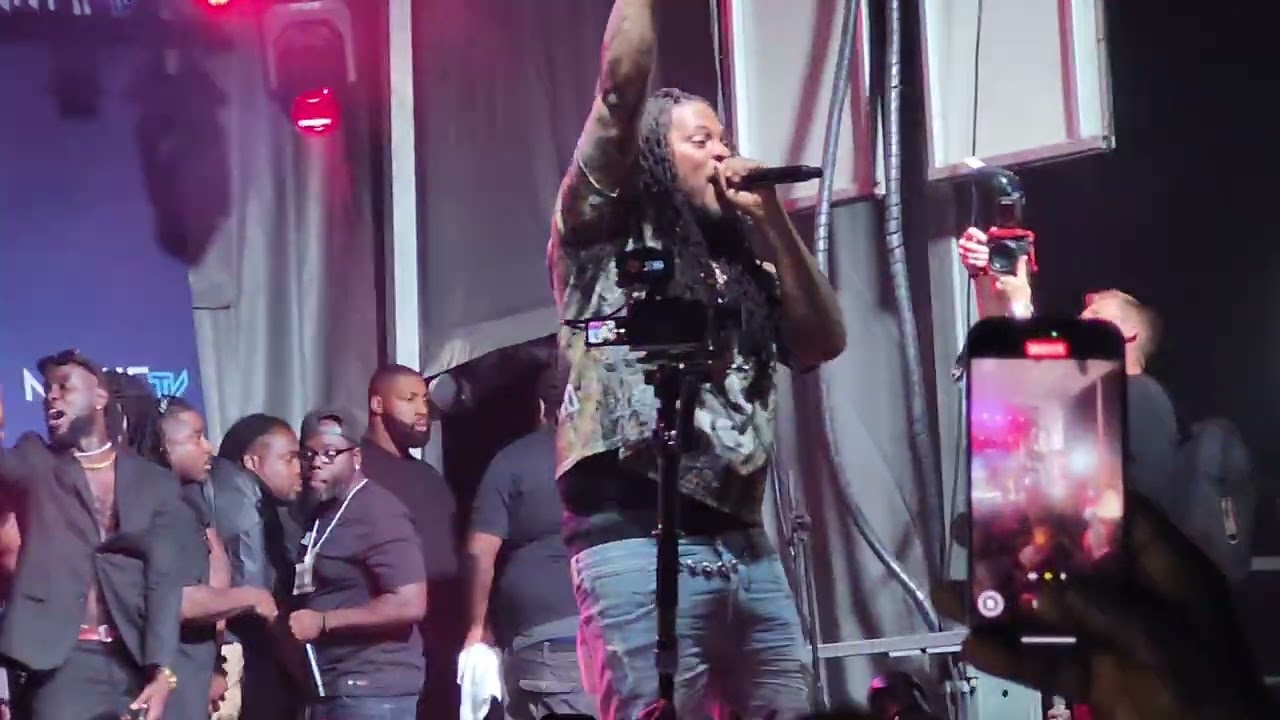 WAKA FLOCKA FLAME - HARD IN DA PAINT [LIVE @ HARLEM OF THE NORTH, MONTREAL]