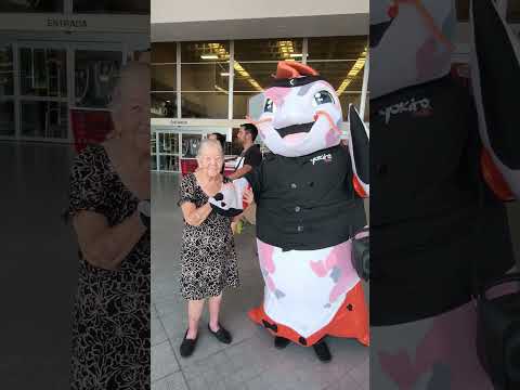 La Sra. Rouse con Yokirin en Plaza Comercial #mazatlán