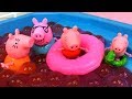 PEPPA WUTZ GEHT ZUM FREIBAD MIT SCHORSCH MAMA & PAPA WUTZ SPRÜNGE IN SCHWIMMBECKEN MIT WASSERBÄLLE