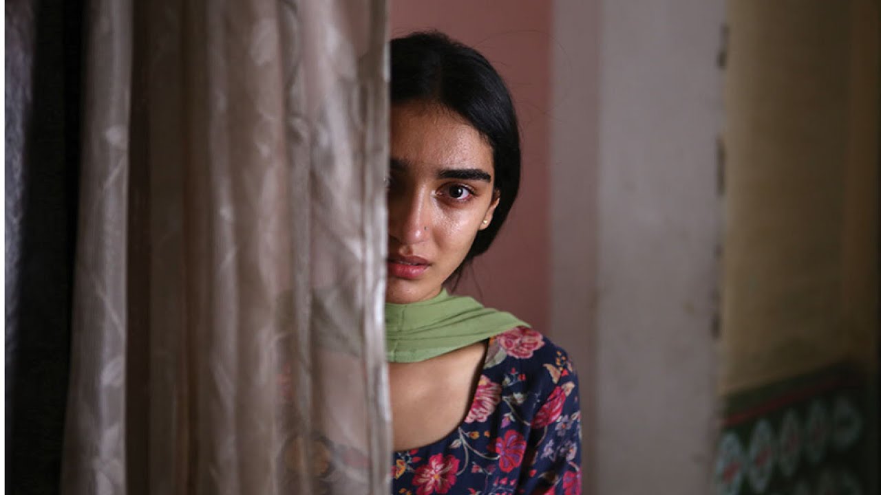 شافها فأوضتها مع صاحبها فقرر يجوزها فلاح وميعرفش اللى هى ناوية عليه | ملخص الفيلم التركى 2025