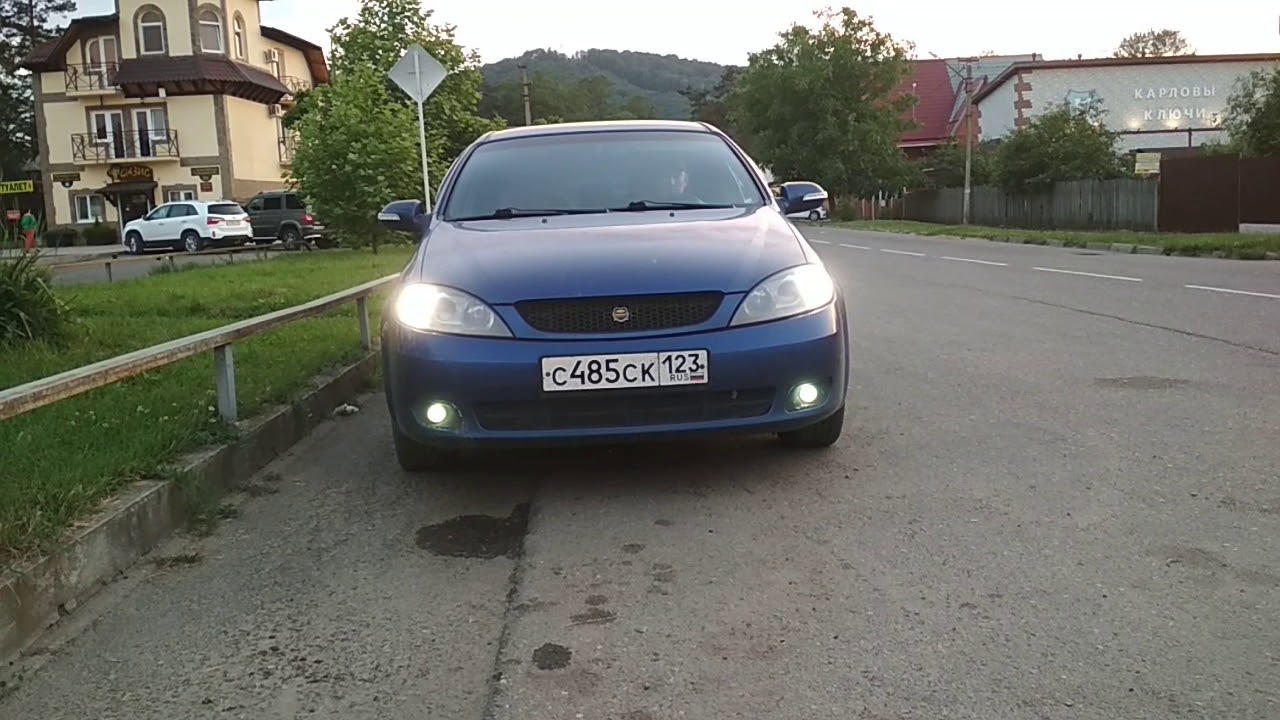 LED лампы LACETTI в фарах от Suzuki Reno (днём)