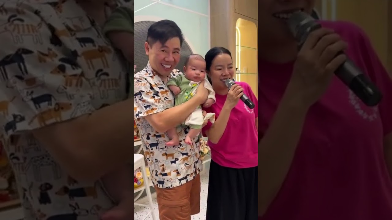 水蓉今年第一场线下引流，大家庭都很入神。水蓉演唱“听心”还把小米摆上台....