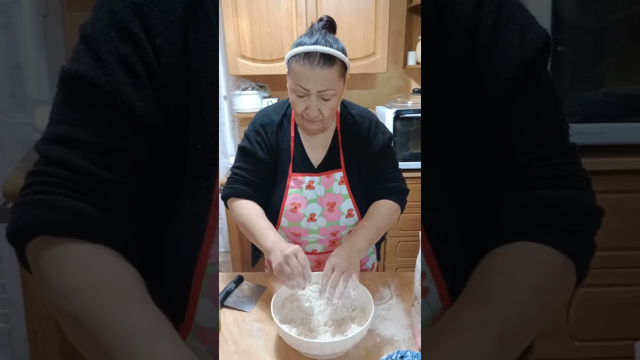 Ciambelline al vino rosso, in due versioni!! Gocce di cioccolato oppure con le noci😍