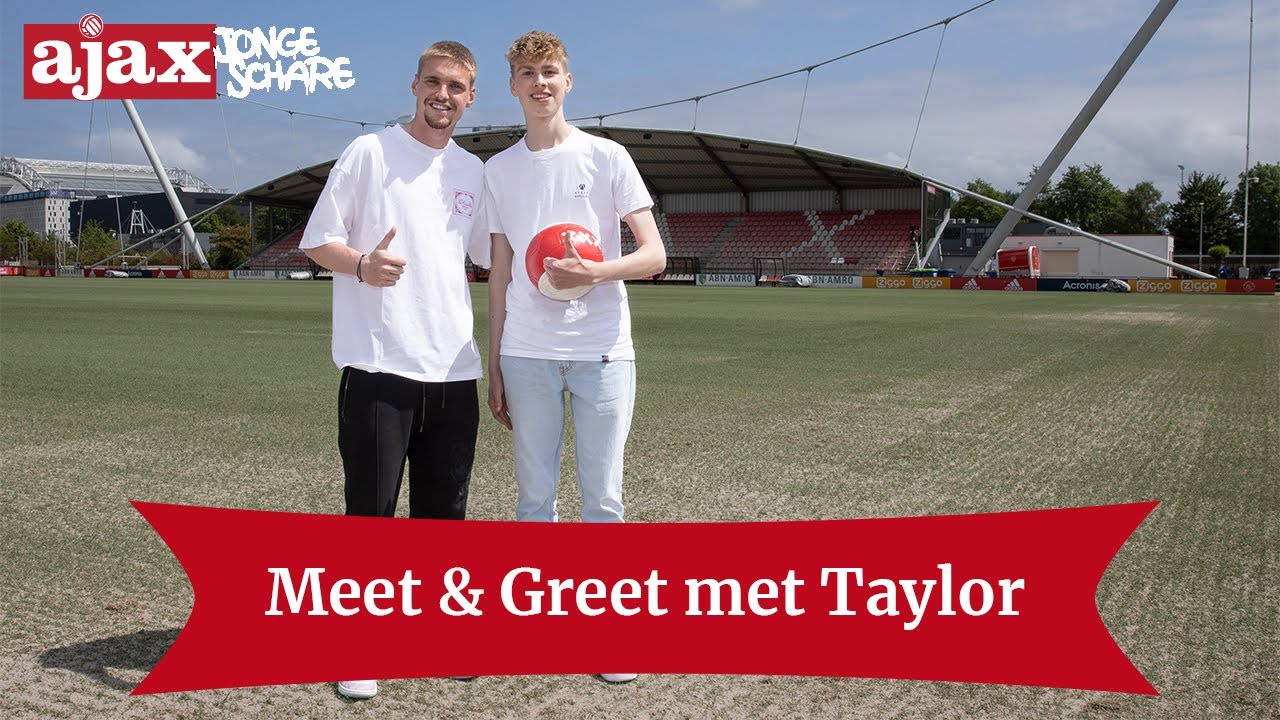 Dyon ontmoet en voetbalt met Ajax Jonge Schare-ambassadeur Taylor