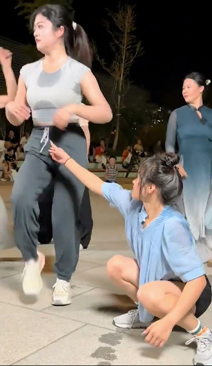 #bestshuffle #dance #fashion #dancer #trend #shuffle #cuttingshapes #shuffling #trending #dancing