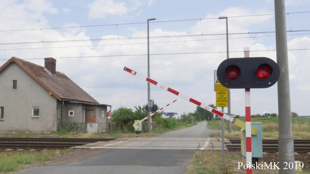 [PRZEJAZD KOLEJOWY] Dwa przejazdy w Dąbrowie Niemodlińskiej