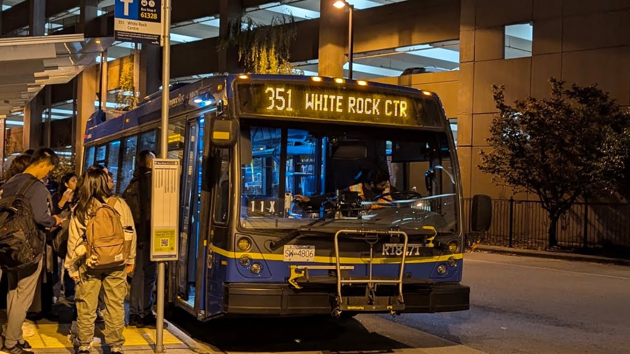 2018 LFS suburban 18471 on 351 bridgeport station