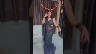 Gaj Bhar Pani Le Chali