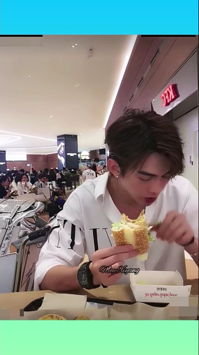 Xu Zhibin Eats At KFC #chienese #china #shortsfund #shortsvideo #soleil #xuzhibin #shortvideo #kfc