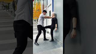 Tự vệ khi bị bóp cổ | #HalloweenWithShorts #shorts #beneagle #action #comedy #trending #heroic