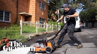 Australia&#39;s Instagram-famous &#39;lawnmower man&#39; transforms a Sydney yard