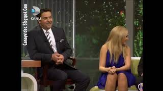 Hadise Mini Eteğiyle Usutune Veriyor