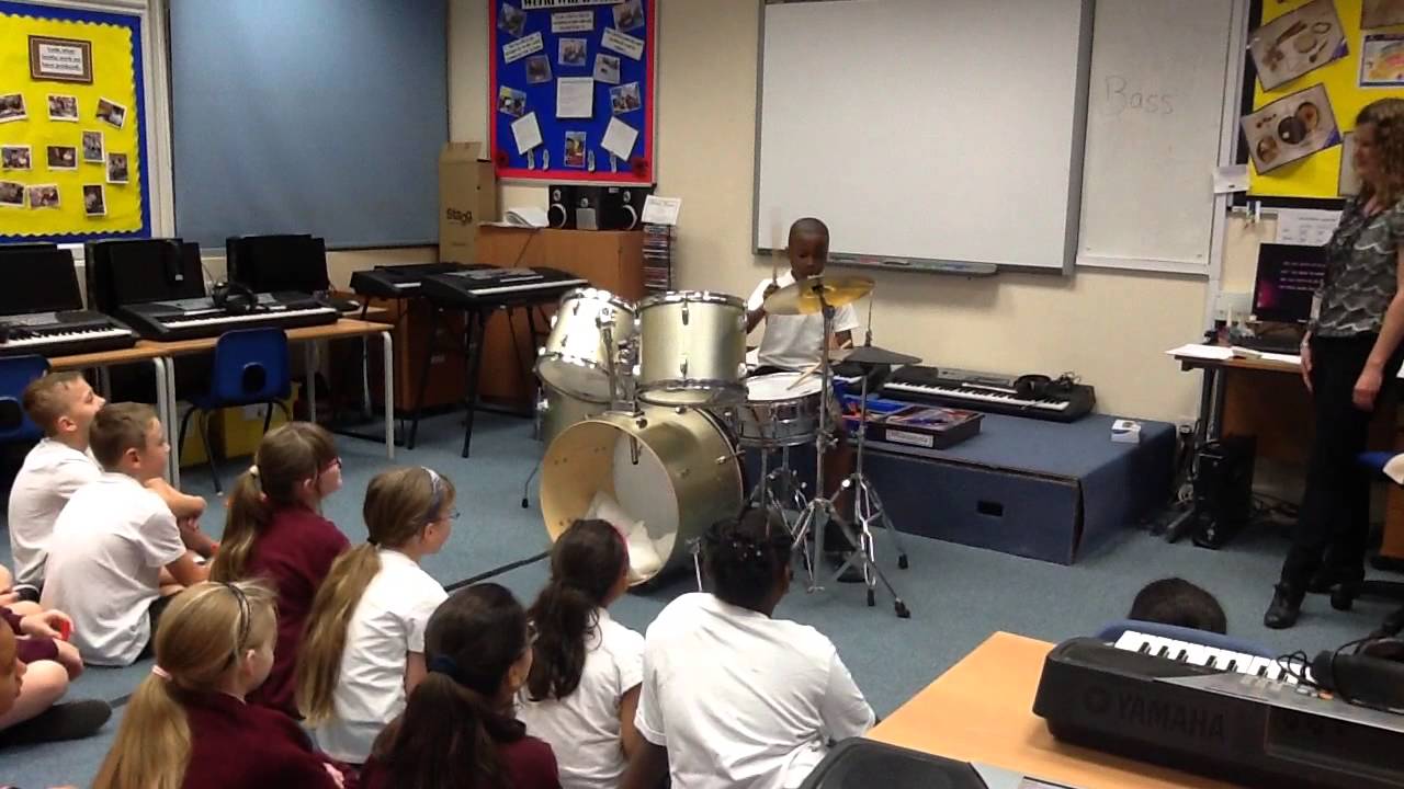 Nisi from 5W playing the drums