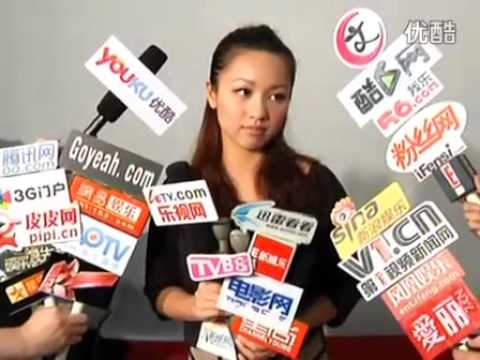 郑融钟舒漫香港荃湾现身直播  谈及瘦身各有困扰