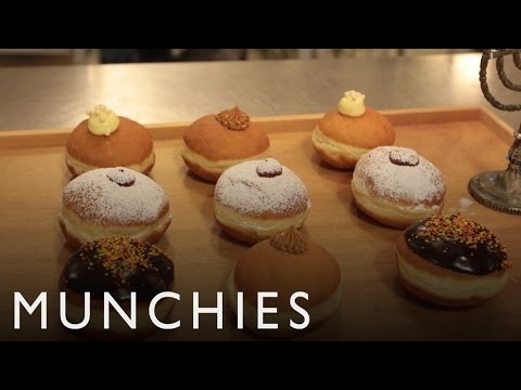 Video: How To Cook Sufganiyet In The Oven