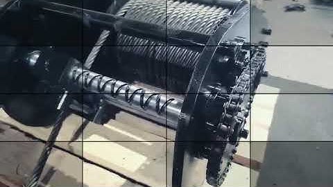 hydraulic winch with spooling device /rope guide device