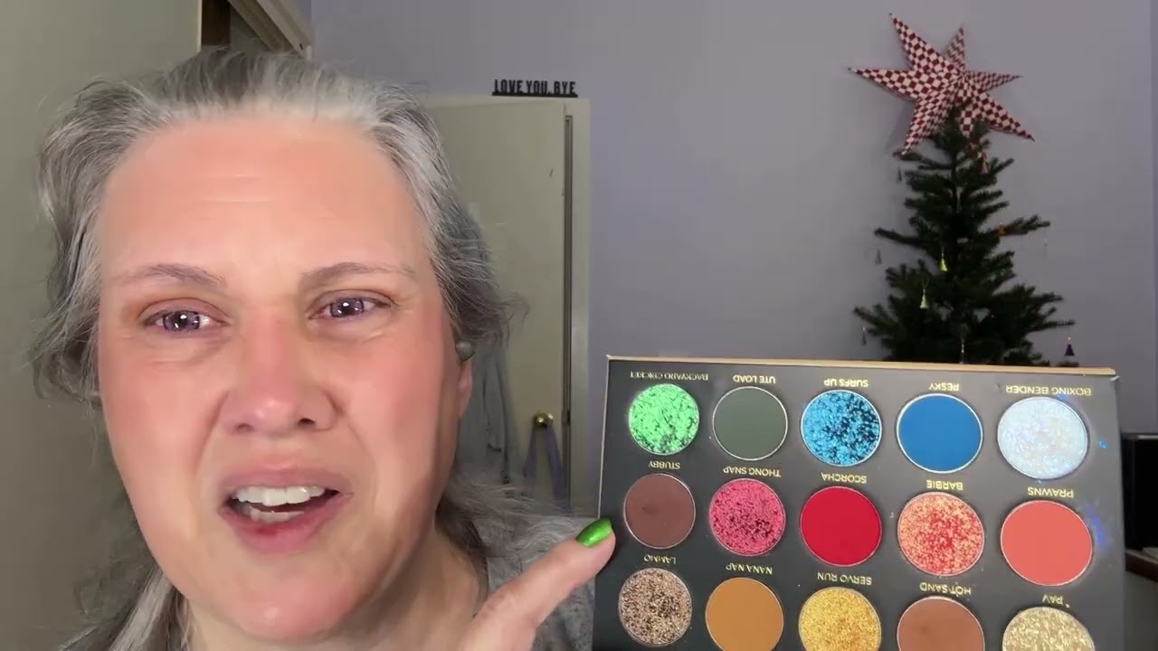 Green Eyeshadow GRWM 💚 Merry Chrissy Palette + Purple Contacts