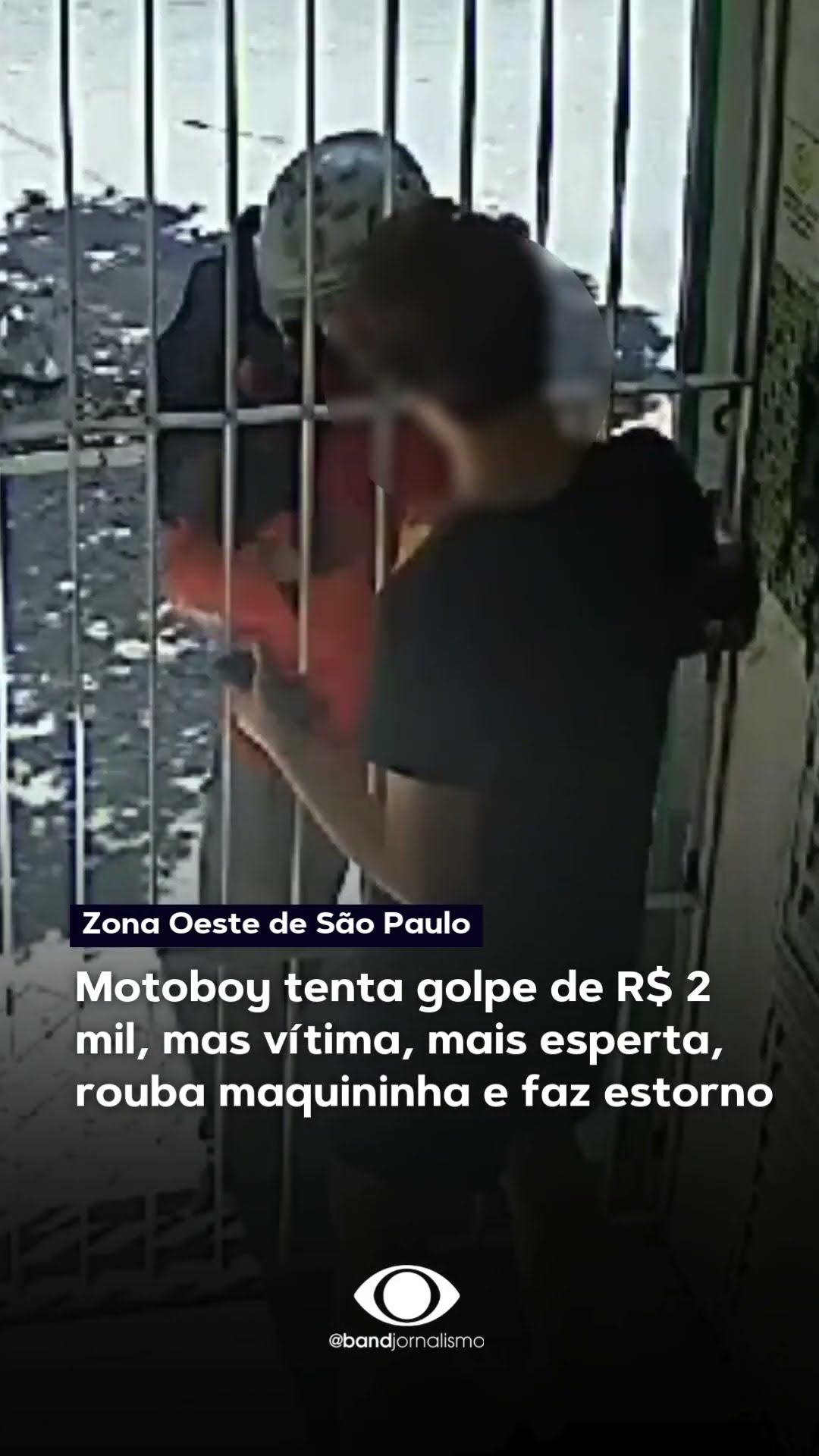 Motoboy tenta golpe de R$ 2 mil, mas vítima, mais esperta, rouba maquininha e faz estorno #shorts