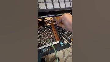 emu turbo phatt meets doepfer dark energy (bass and leads)