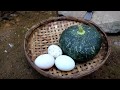 Survival skills: Eggs in the pumpkin burned in the ground for food - Cooking eggs eating delicious