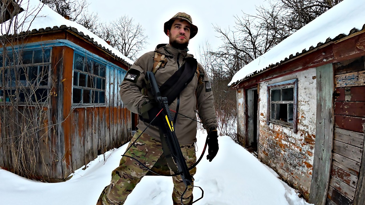 Extreme winter survival in an abandoned village. I made a warm and cozy shelter in an old house