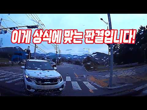 아파트 단지에서 나가면서 <strong>정지선</strong> 넘어 멈췄는데, 횡단보도 위를 달려온 자전거가 블박차에 부딪힌 사고