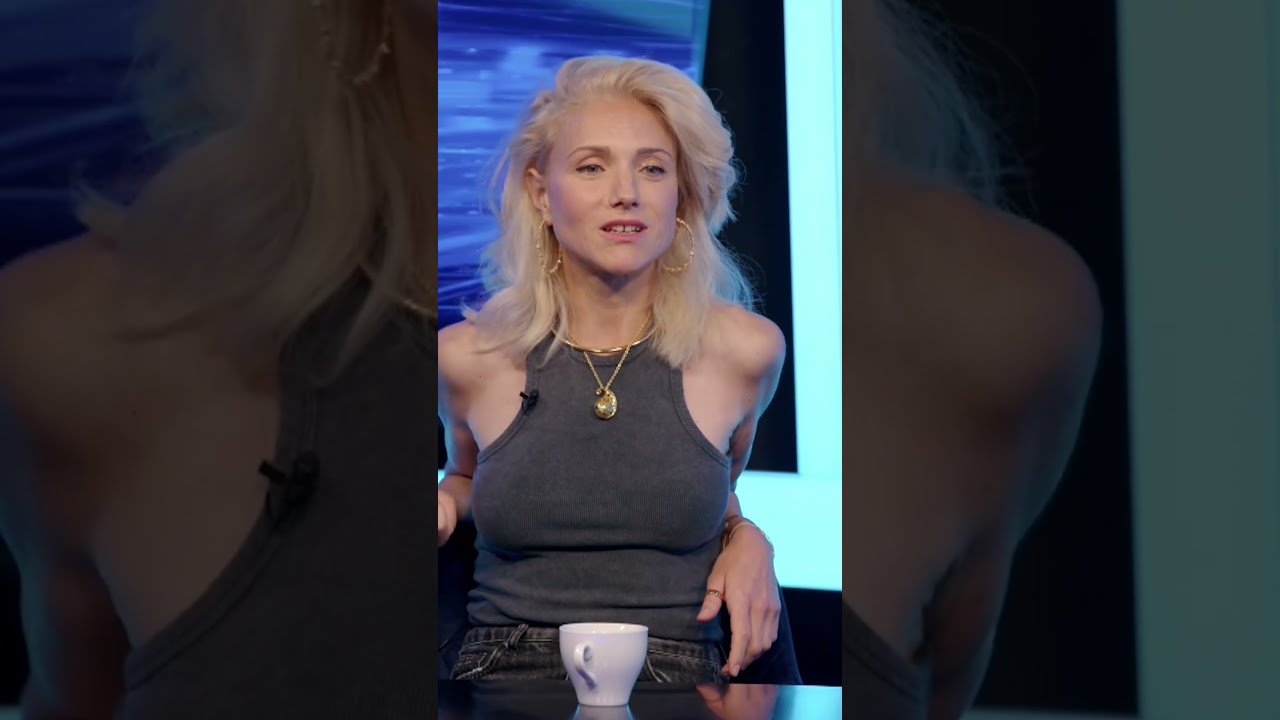 Ирина Тонева Засветила Сосок На Съемках Клипа «Бабочки»