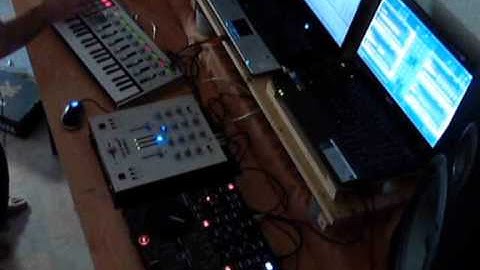 CPL -  sonido electronico LIVE  mit microKontrol(03).wmv