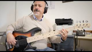 Video thumbnail of "Un briciolo di allegria (Blanco e Mina) - personal bass cover"