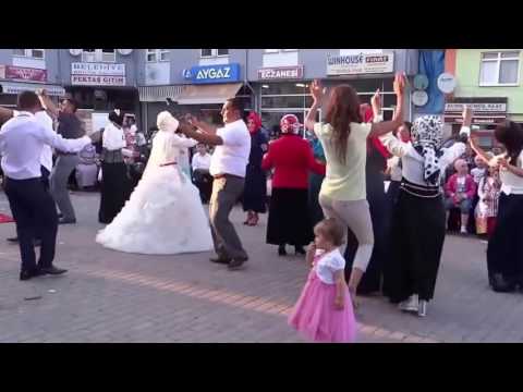 Düğünde Çok Tatlı Ankara Havası Oynayan Kız HD