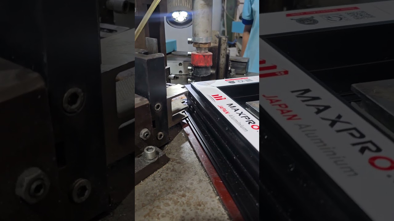 lưỡi ép góc maxpro 3 dao. cửa nhôm maxpro #giaiphap #KetGiaCongNhomKinh #cuanhom #CuaNhomCaoCap